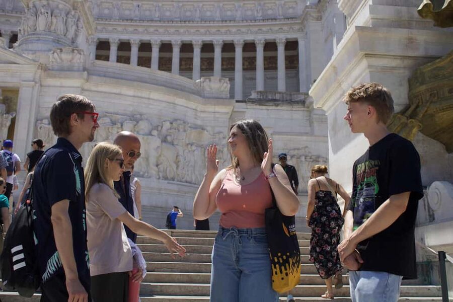 Rome: Under the Moonlight Evening Walking Tour - Pantheon and SantIgnazio di Loyola: two styles, one walking rhythm