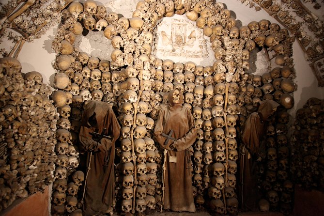 Rome Underground: Catacombs Tour, Aqueducts and Appian Way - Stop 1: Walking the Via Appia Antica, with ancient stones underfoot
