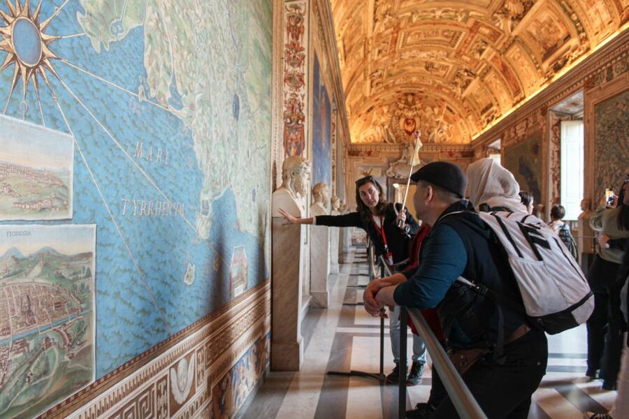 Rome: Vatican Museums, Sistine Chapel and St. Peter's Tour - Guides make the difference: what to look for in real time