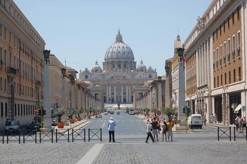 Rome: Vatican Museums, Sistine Chapel and St. Peter's Tour - Meeting point at Caffè Vaticano: how to avoid the first stress spike