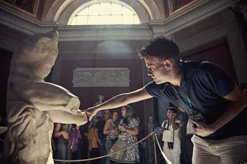 Rome: Vatican, Sistine & St. Peter's Fast Track Private Tour - Skipping the line with a VIP entrance at Viale Vaticano