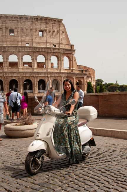 Rome Vespa: City Highlights Sightseeing Tour by Vespa - Photography support on a moving Vespa day