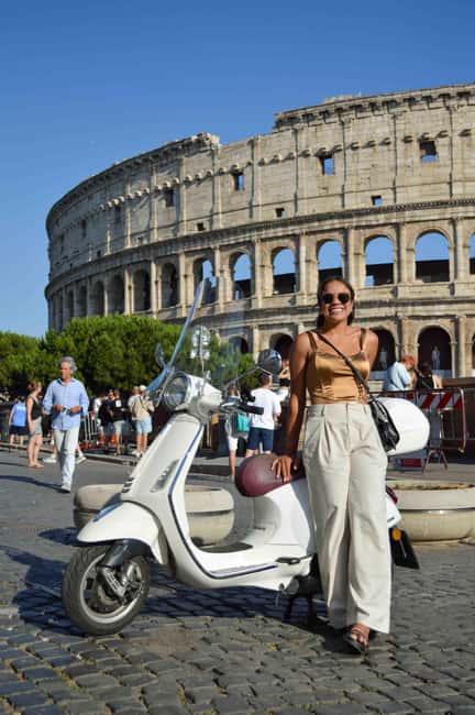 Rome: Vespa scooter tour "When in Rome" - Giardino degli Aranci (Orange Garden): oranges, photos, and an optical illusion