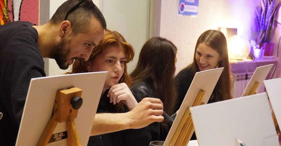 Rome: Wine and Paint Experience in Piazza Navona - Key things to know before you go