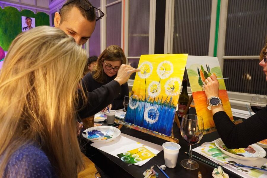 Rome: Wine and Paint Experience in Piazza Navona - Unlimited wine plus traditional Roman pizza: the real night fuel