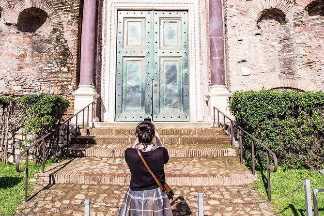 Small Group Tour: Colosseum & Roman Forum with Arena Floor Access - Palatine Hill Stop: Palaces, Emperors, and the Circus Maximus Tease