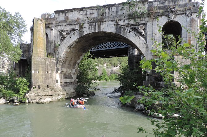 Urban Rafting on Rome's Tiber River - What rafting on the Tiber feels like, calm rowing plus two rapids