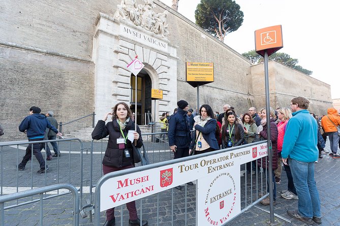 Vatican Museums and Sistine Chapel Fast-Track Tour - Vatican Museums Priority Entrance: How the Route Flows