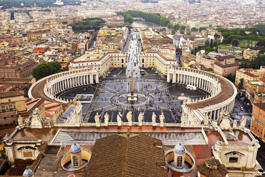 Vatican: Papal Audience and St. Peter's Basilica Guided Tour - Reserved basilica entrance, but no shortcut fantasy