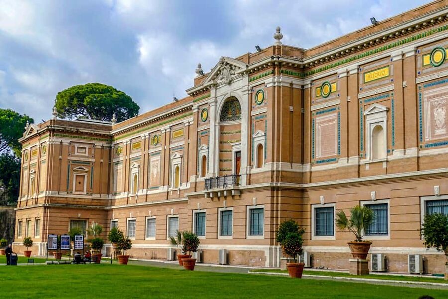 Vatican: Priority Entry to Vatican Museums an Sistine Chapel - Your Entry Rules: Dress Code and What to Leave Behind